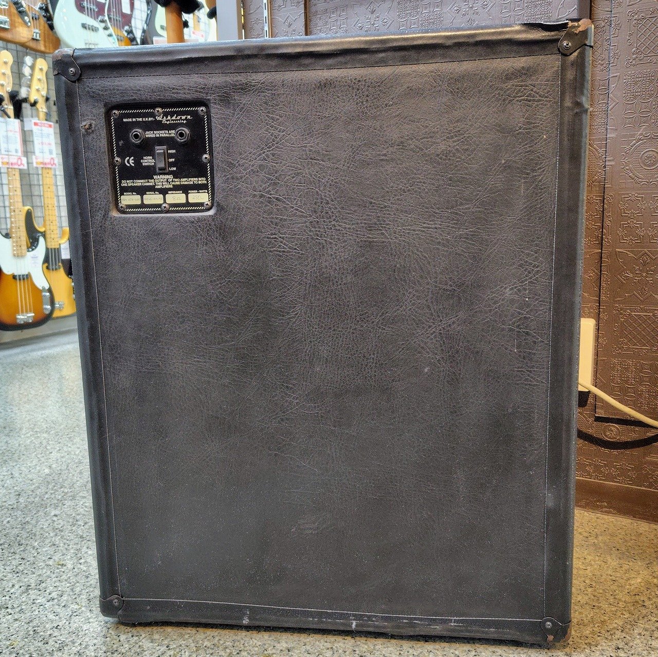 Ashdown ABM-115 ベースキャビネット スピーカーはAmpeg ABM 115 Cabinet - Ashdown ABM 115 Cabinet - Audiofanzine