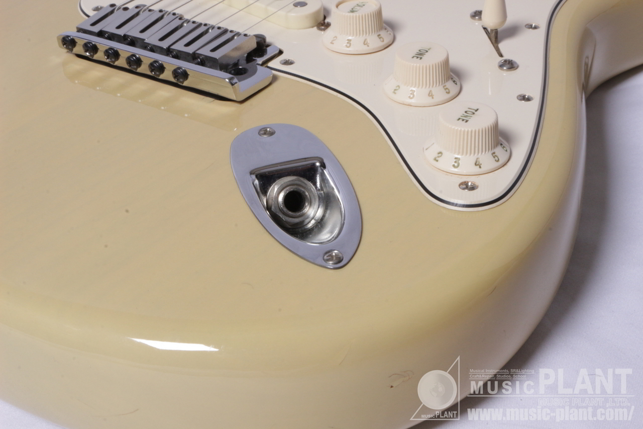 Fender Stratocaster アイボリー Fender American Deluxe Stratocaster® V Neck, Maple