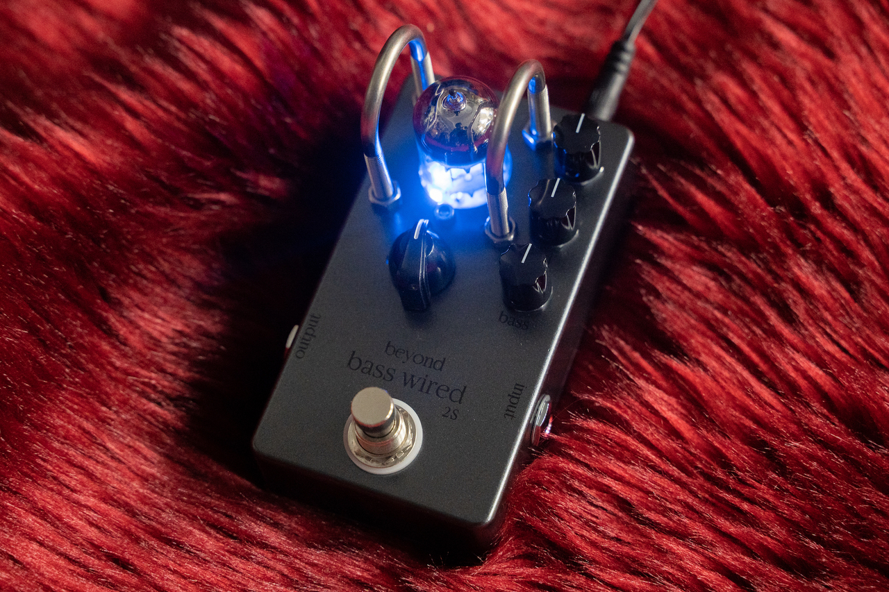 Beyond Beyond Tube Preamp Bass Wired 2S Blue LED【横浜店】（新品