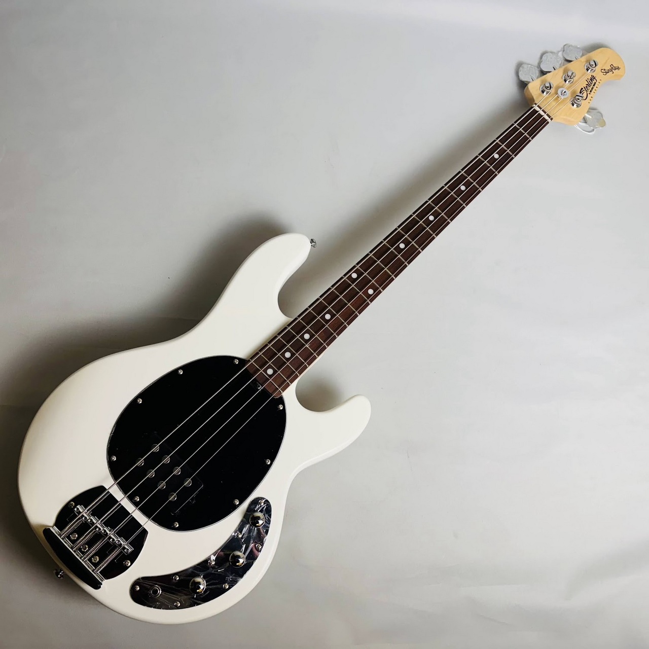 sterling by musicman sub ray4 /ホワイト Sterling by Musicman SUB Ray4 White 2012 – Topshelf Instruments