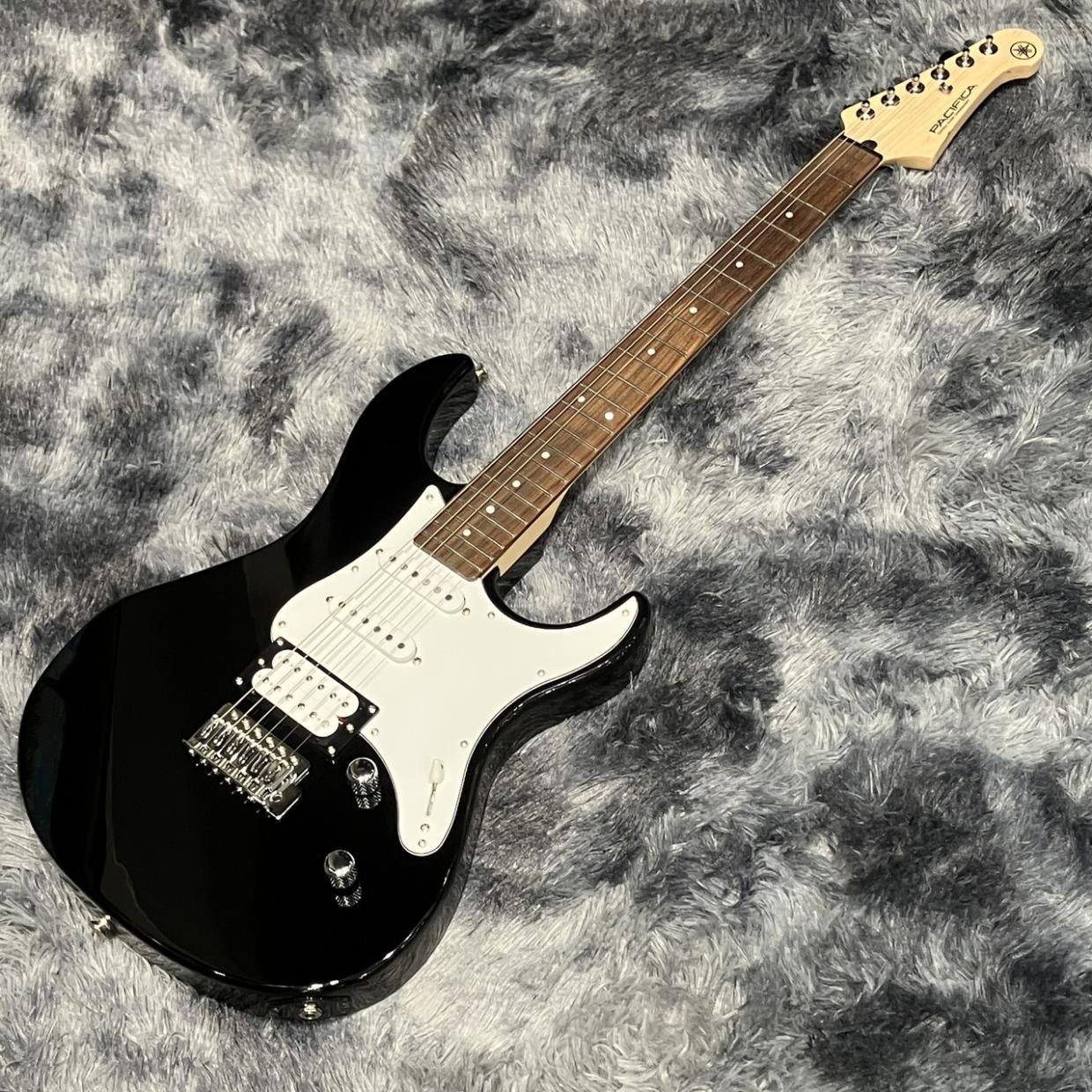 YAMAHA PACIFICA112V / ブラック(BL)（新品/送料無料）【楽器検索