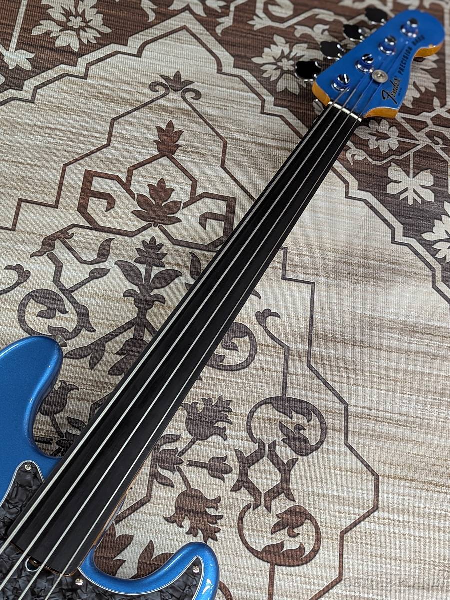Fender Tony Franklin Fretless Precision Bass -Lake Placid Blue