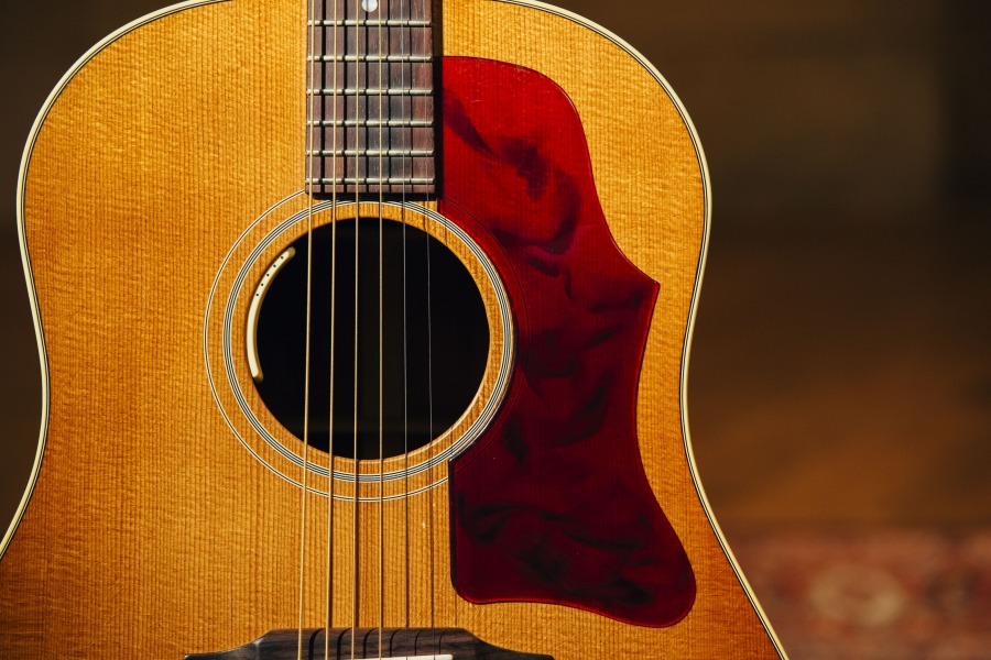 秦基博　完全受注生産盤3DVD＋ギターピックチャーム Gibson Custom Shop 【ご予約受付中!】Hata Motohiro J-45