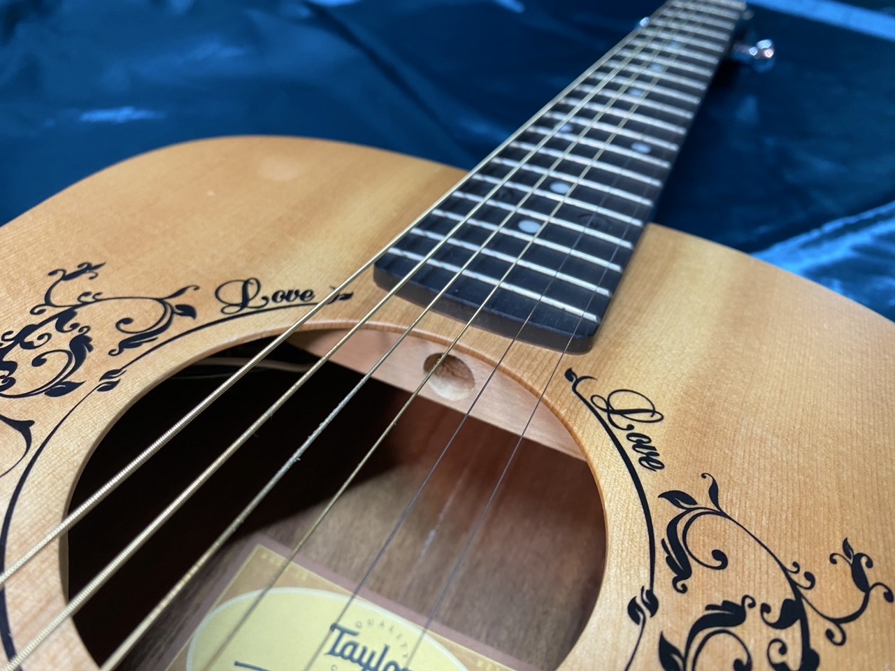 ギター Taylor Swift Signature Model Baby-e Taylor Swift Signature Baby Taylor E/Acoustic - GigGear