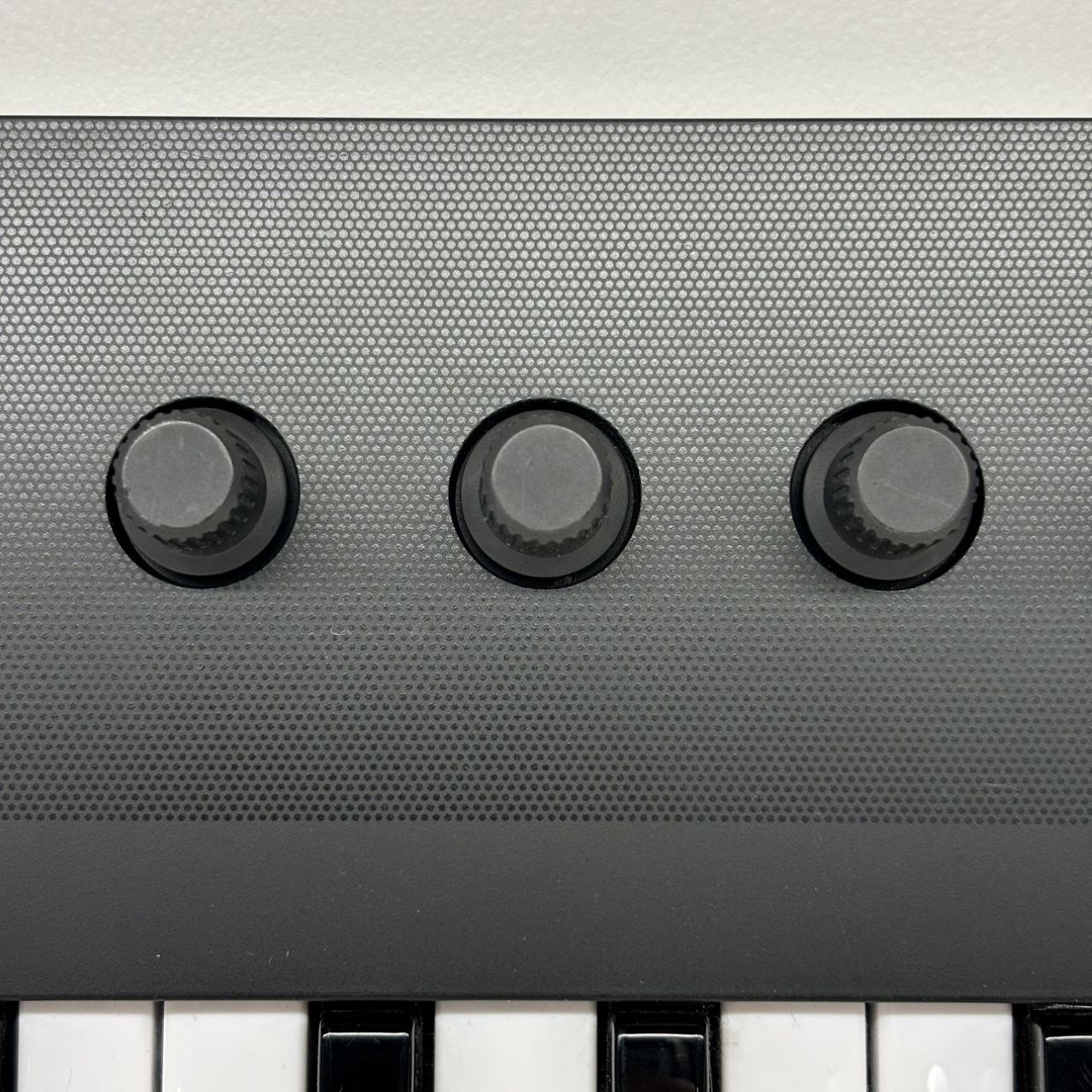 NATIVE INSTRUMENT 32鍵　midi盤　キーボード 鍵盤 : Komplete Kontrol M32 | Komplete