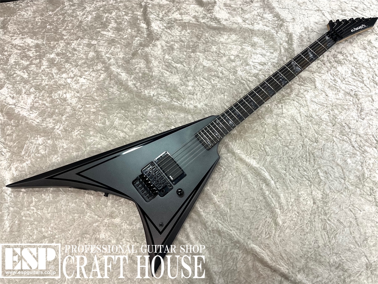 EDWARDS E-ALEXI BLACKY / Metallic Black Satin with Gloss Black Pinstripe