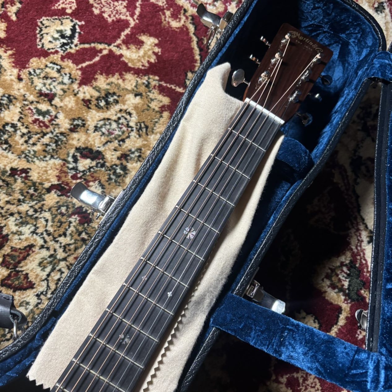 Martinのエレキギター 000-EC 30th Anniversary