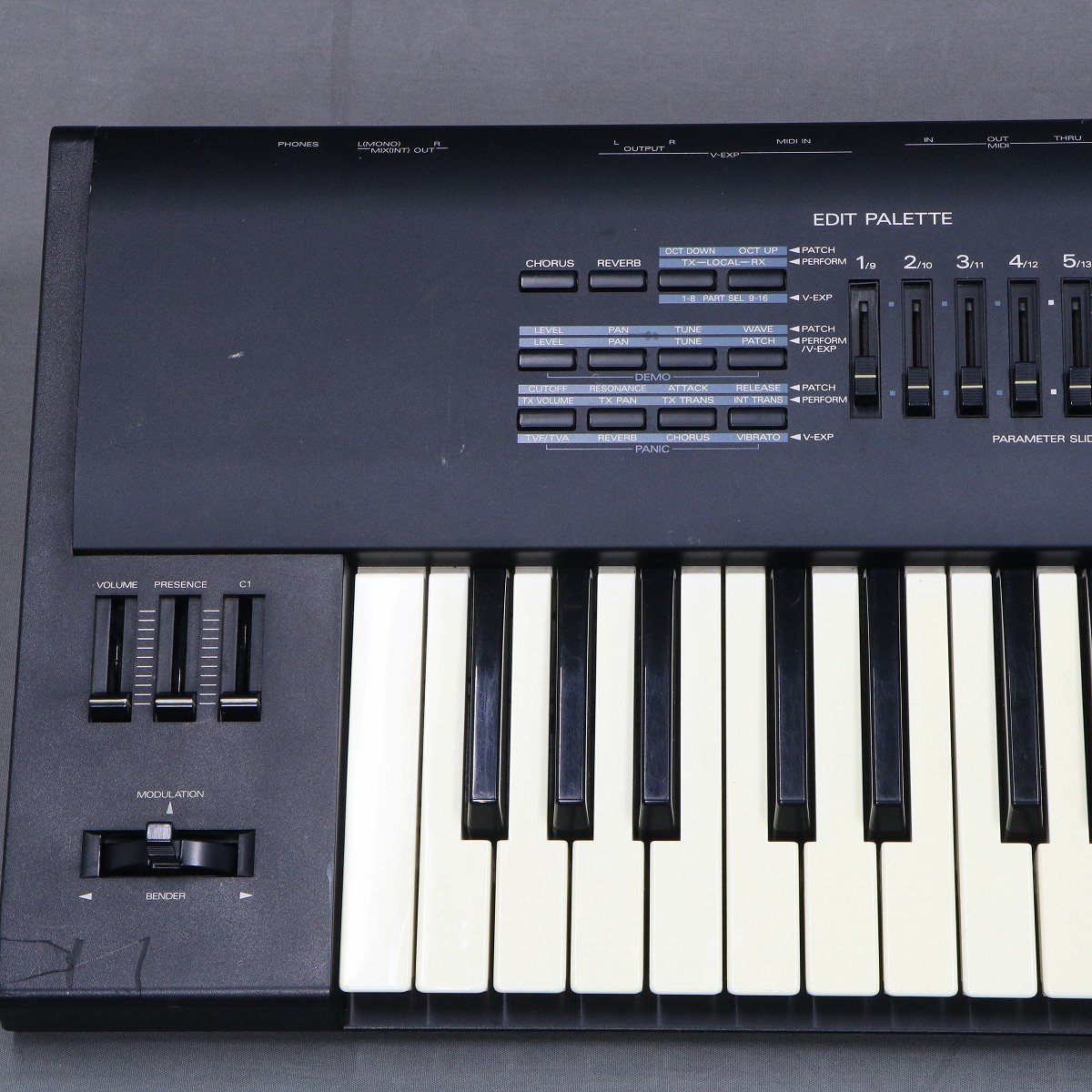 Roland ローランド JV-90 シンセサイザー 本体のみ Roland JV-90 | Vintage Synth Explorer