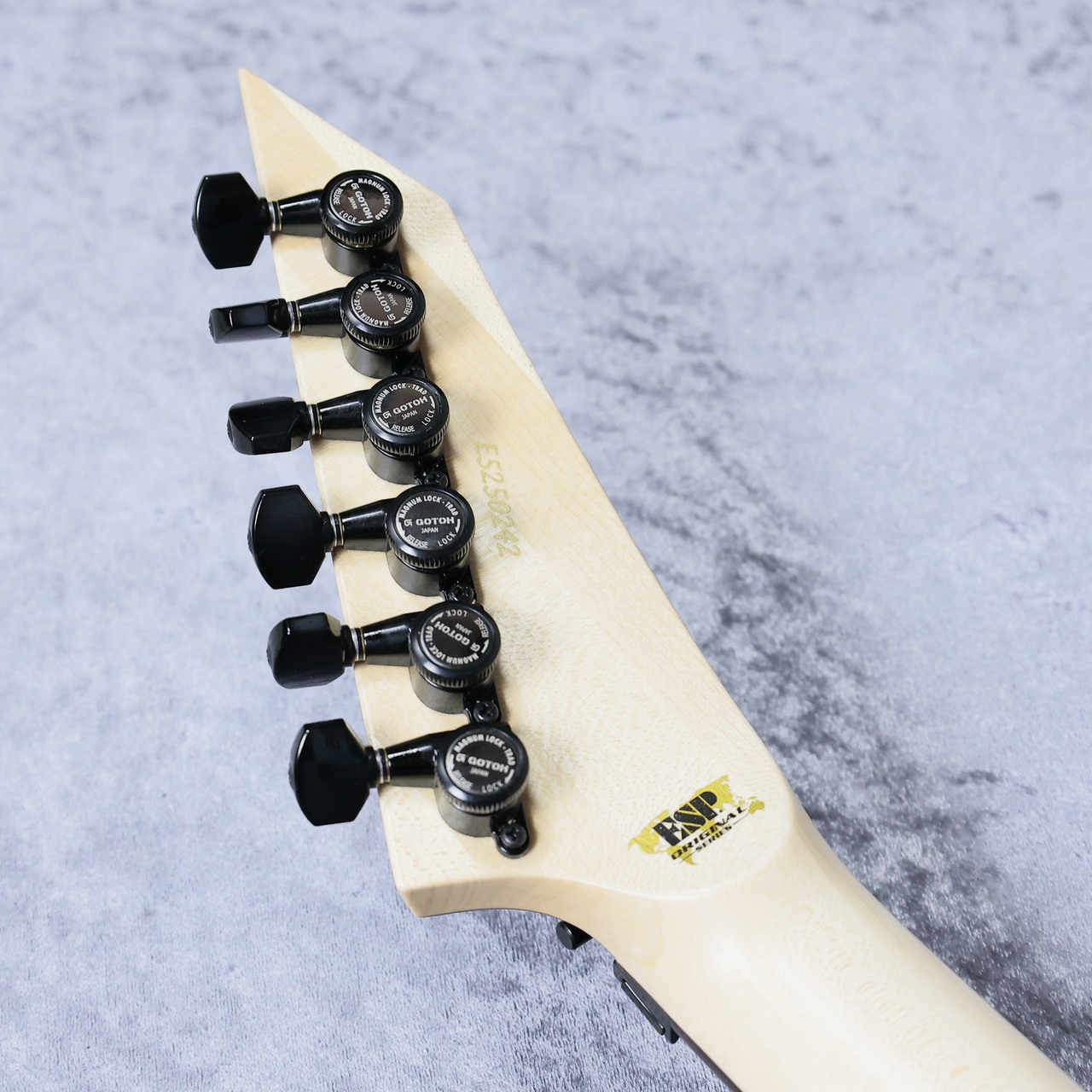 ESP MAVERICK 「Pearl White Gold」 旧モデル ミディアムスケール仕様