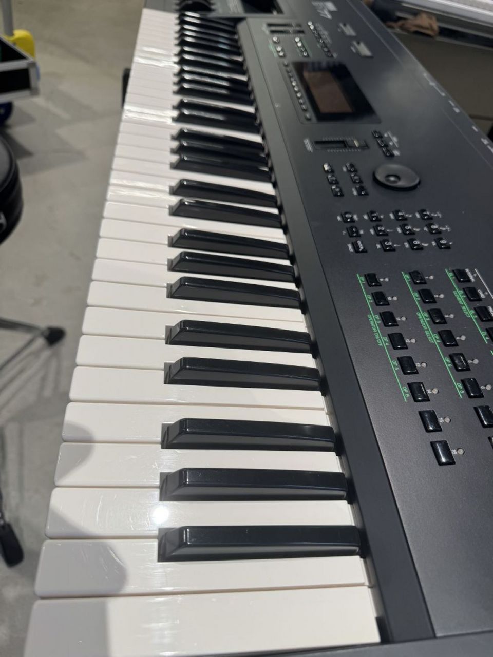 YAMAHA SY77 シンセサイザー 61鍵 【純正ハードケース付属