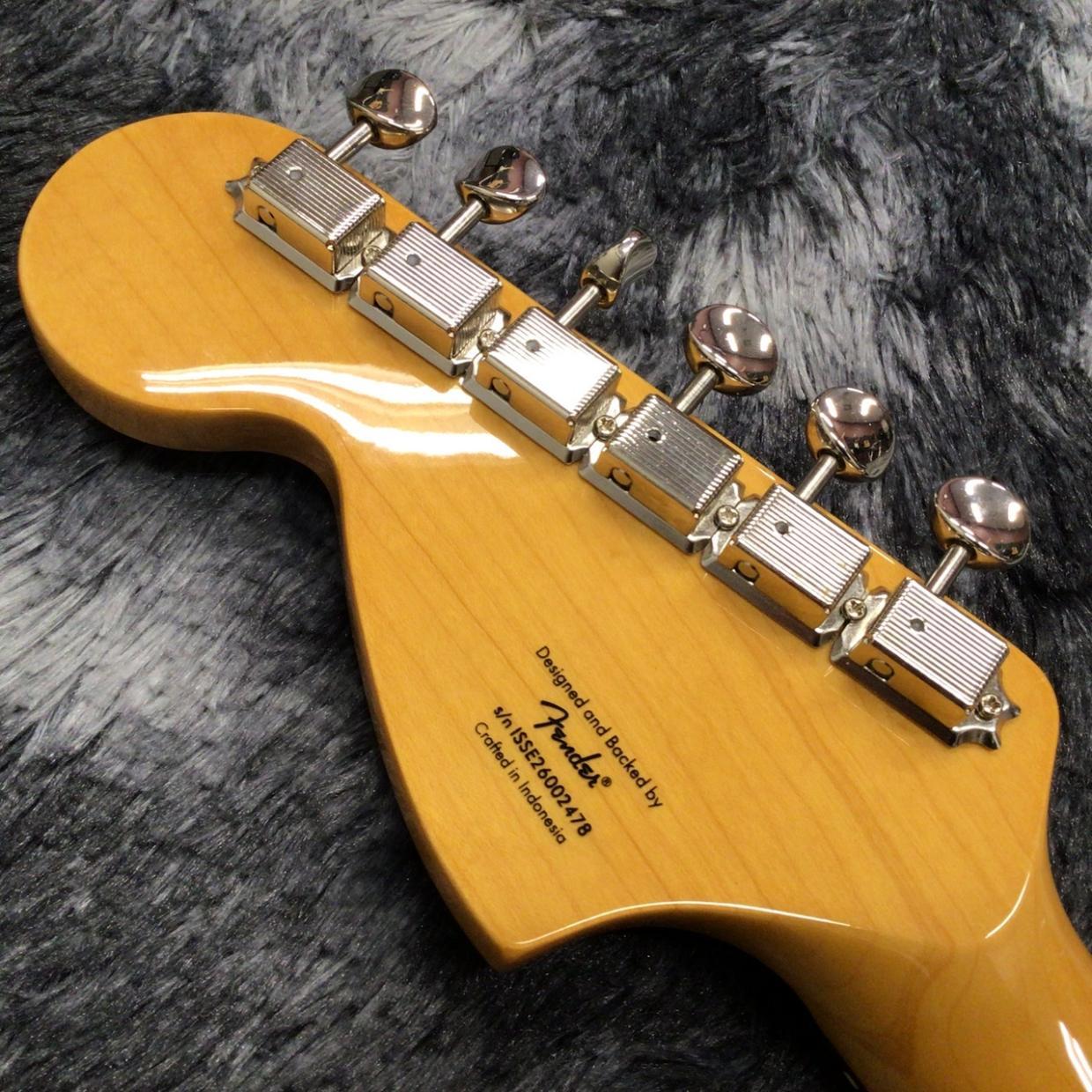 Squier by Fender Classic Vibe '70s Stratocaster HSS, Laurel Fingerboard, Walnut 사진 11