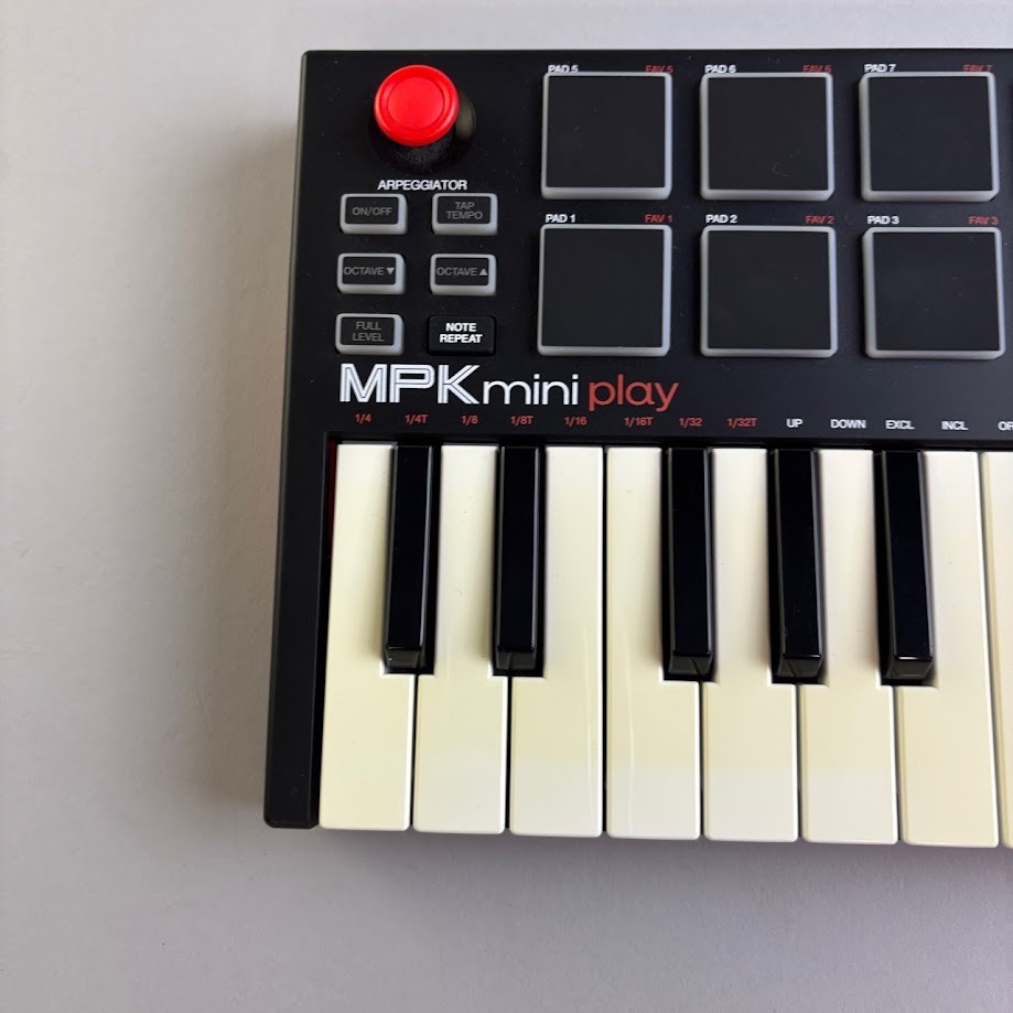 AKAI MPK mini play（中古/送料無料）【楽器検索デジマート】