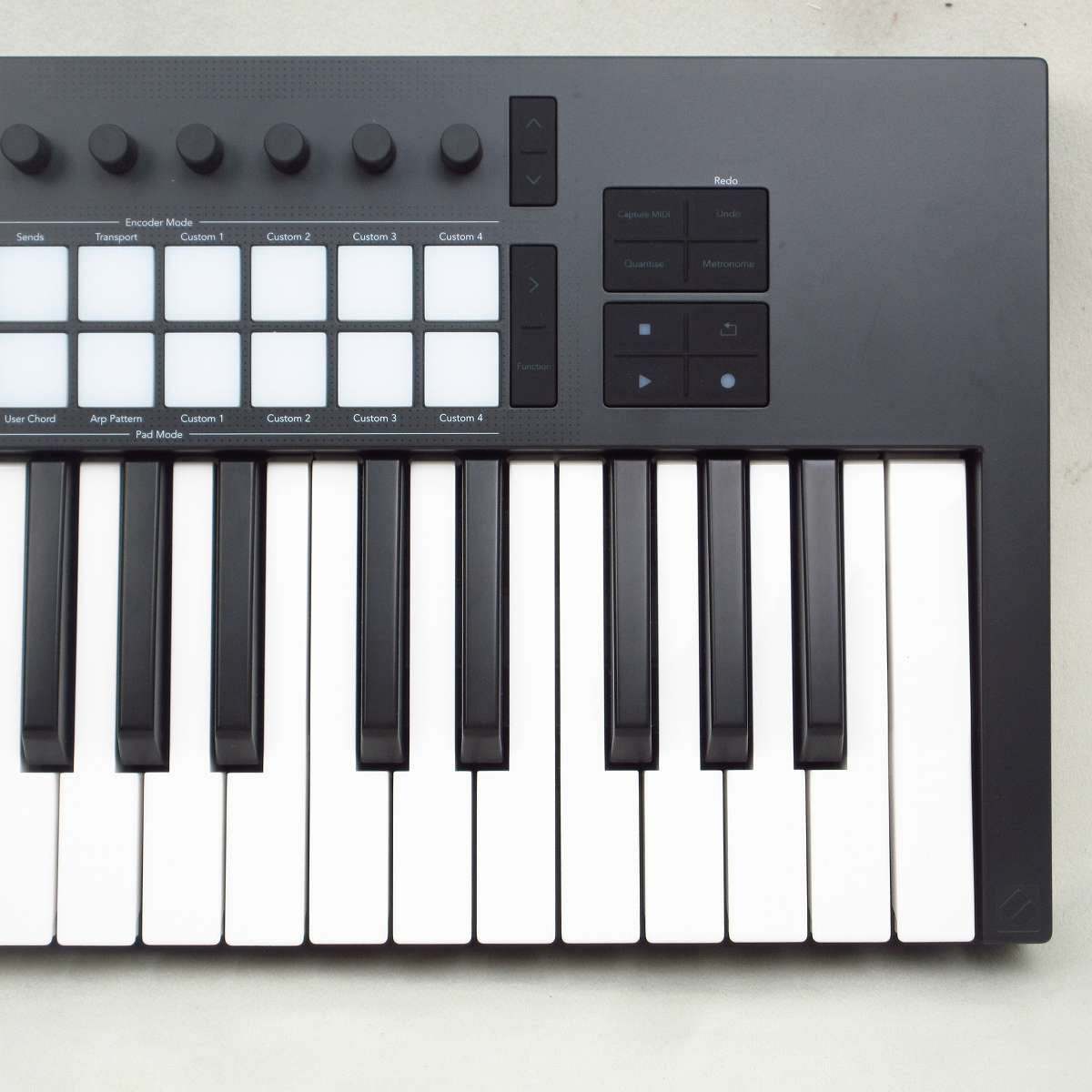 Novation Launchkey Mini 37 MK4 コンパクトなMIDIキーボード 【横浜店
