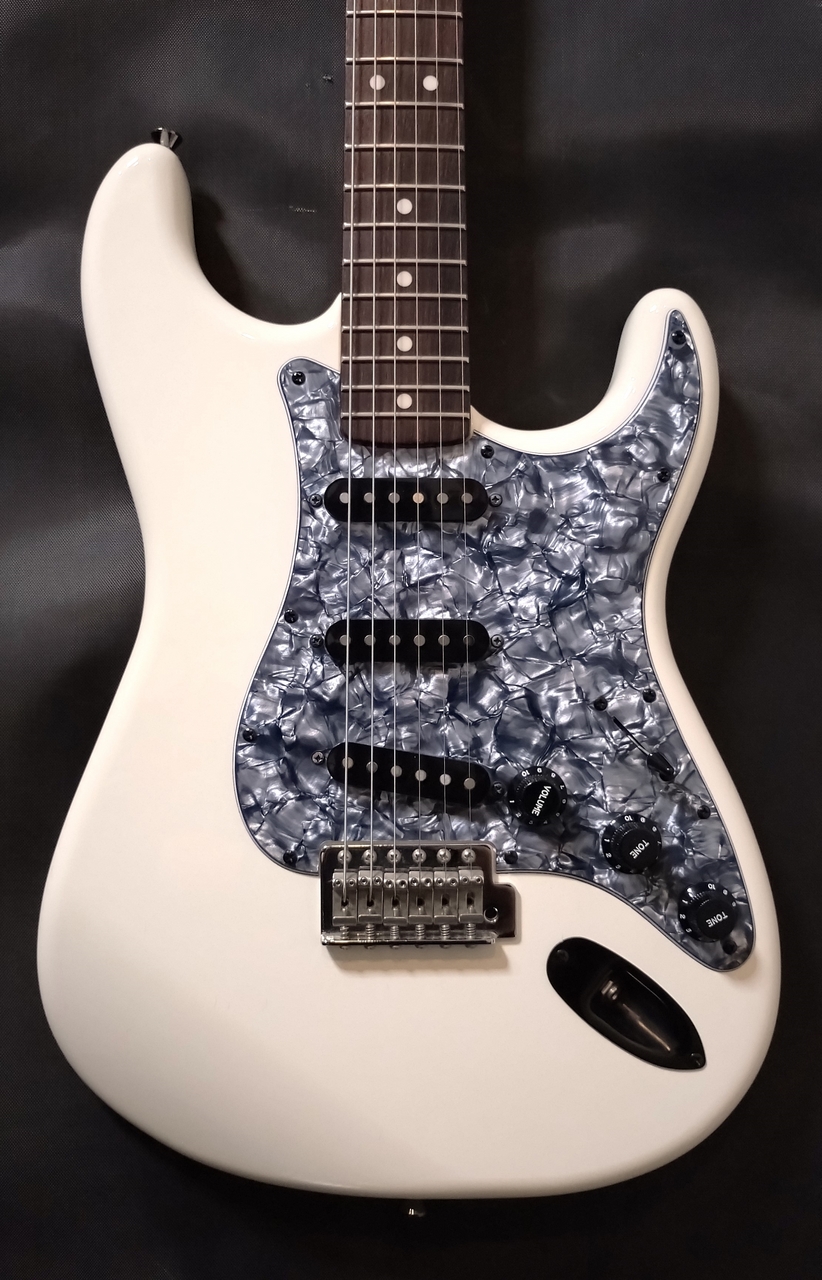 美品！メンテナンス済み　Squier Stratocaster Amazon.co.jp: Squier by Fender スクワイヤー 40th Anniversary