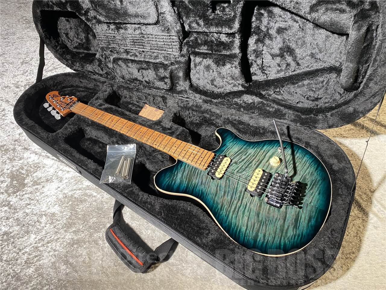 MUSIC MAN AXIS (Yucatan Blue)（中古/送料無料）【楽器検索デジマート】