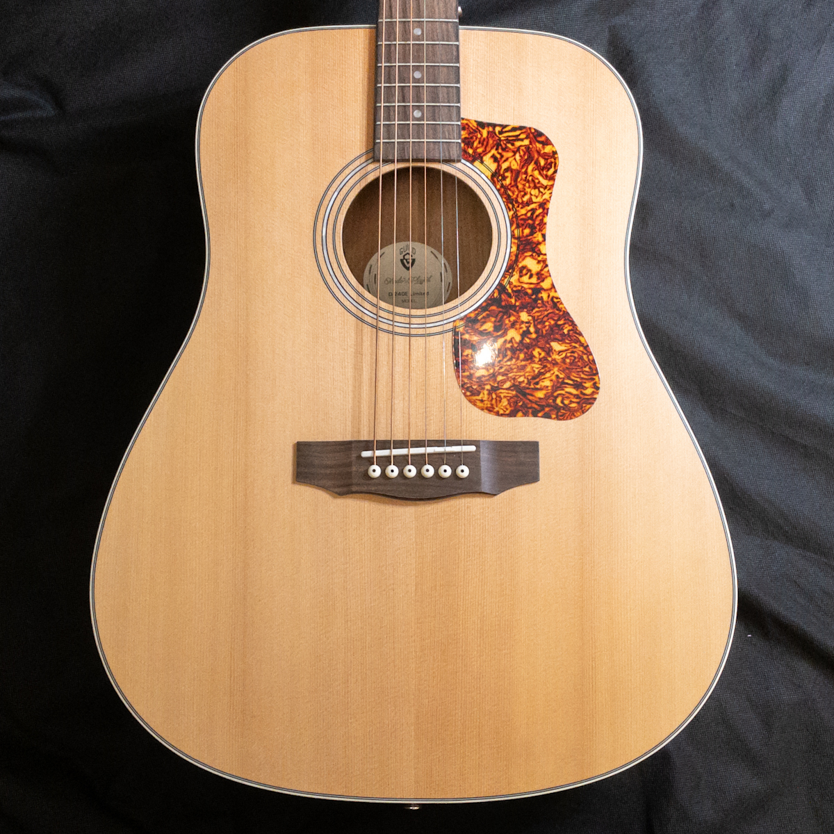 GUILD D-240E 試奏のみ Featured-D-240E-Limited-