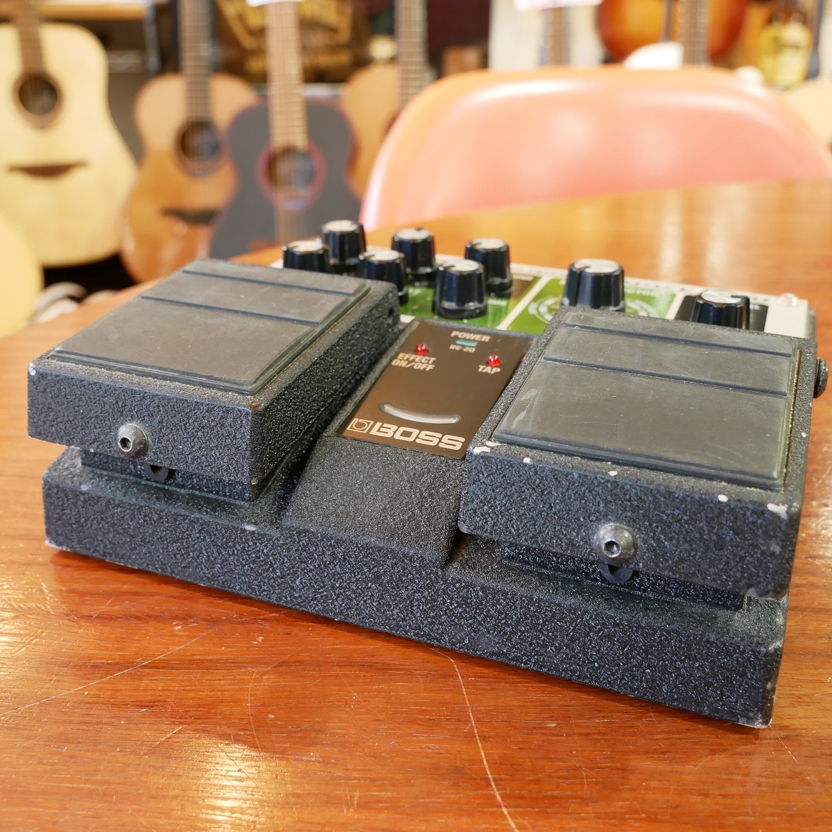 BOSS RE-20 Space Echo ギターエフェクター 伝説のテープ・エコーをシミュレートしたギター用エフェクター