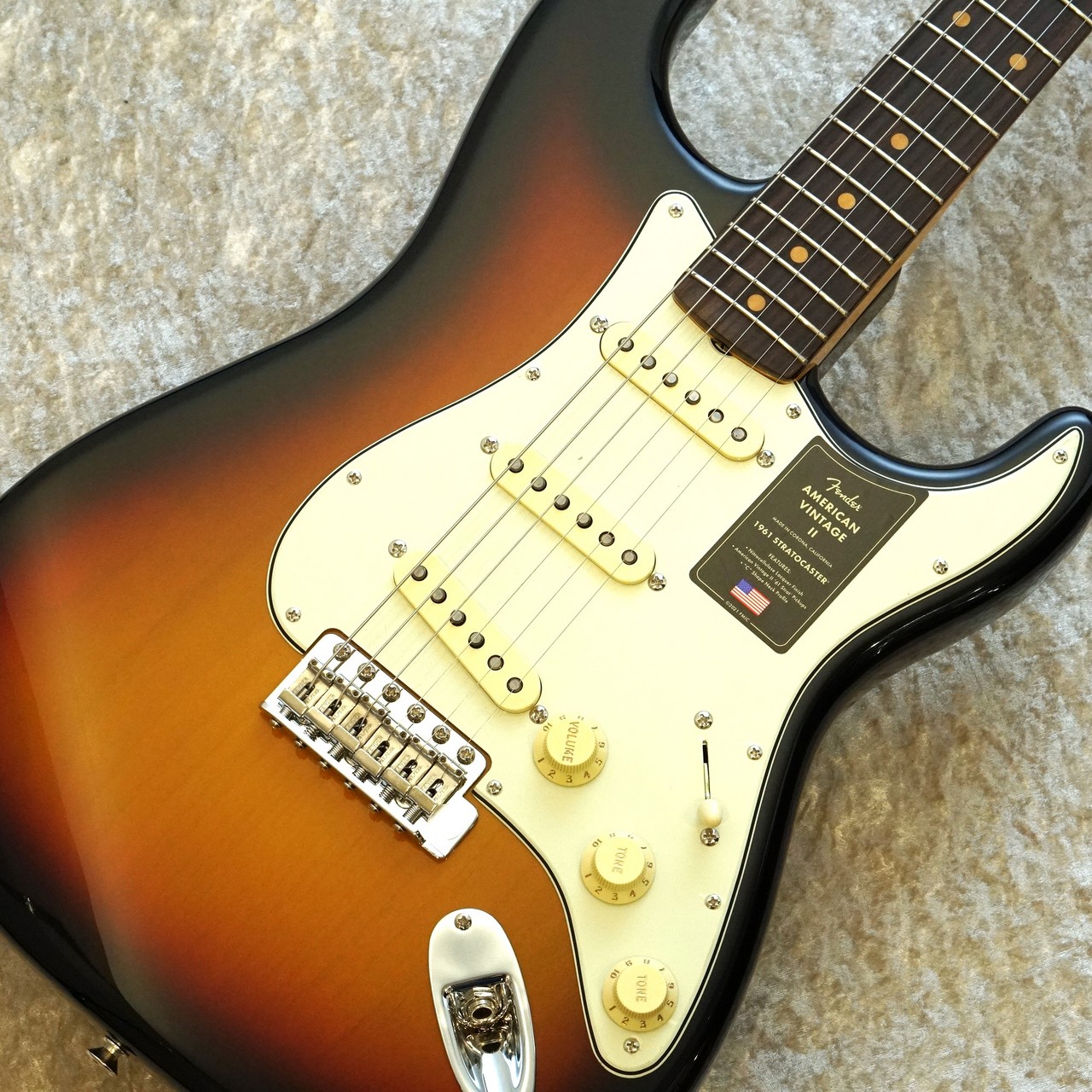 Fender American Vintage II 1961 Stratocaster -3-Color Sunburst 