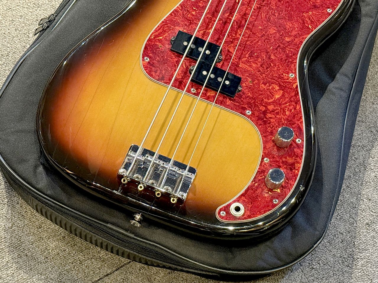 Fender JAPAN プレシジョンベース 中古 PB-62-500? Pシリアル