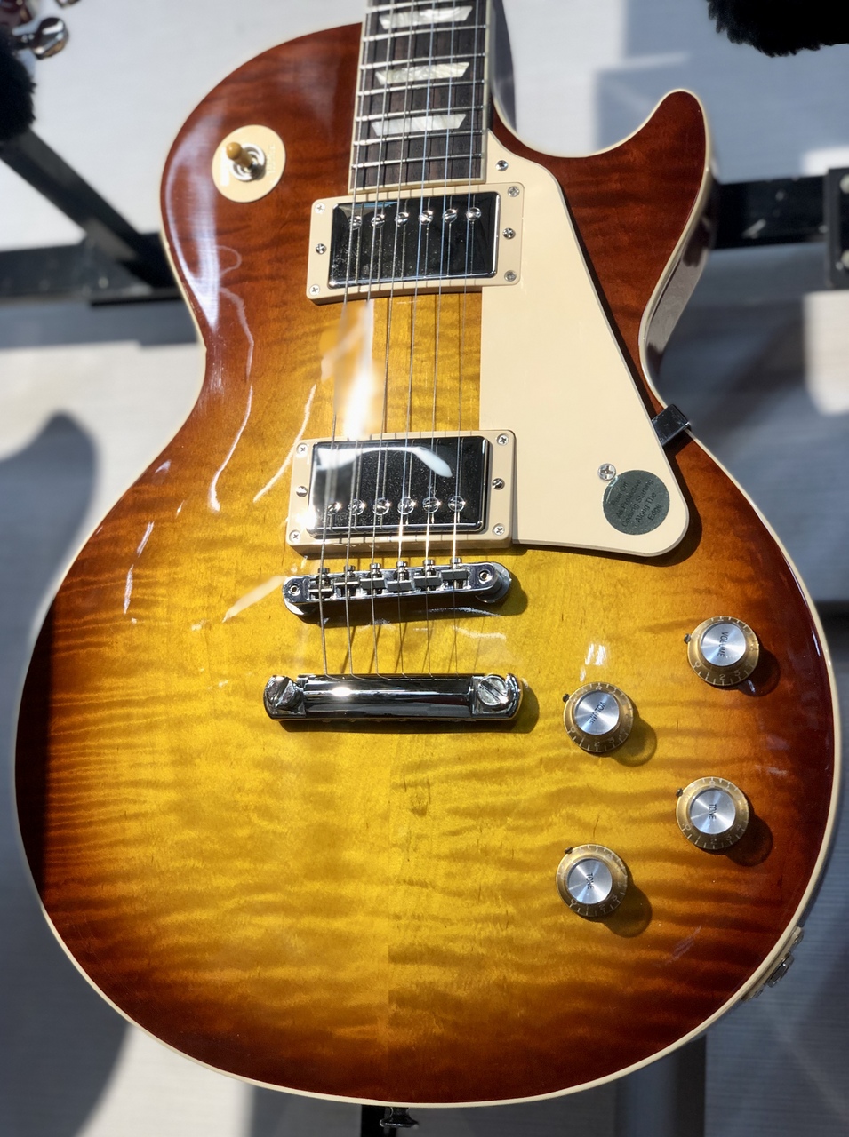◇レスポールｽﾀﾝﾀﾞｰﾄﾞﾀｲﾌﾟ,ﾌｫﾄｼﾞｪﾆｯｸ,トラ杢模様,ですがGibsonの