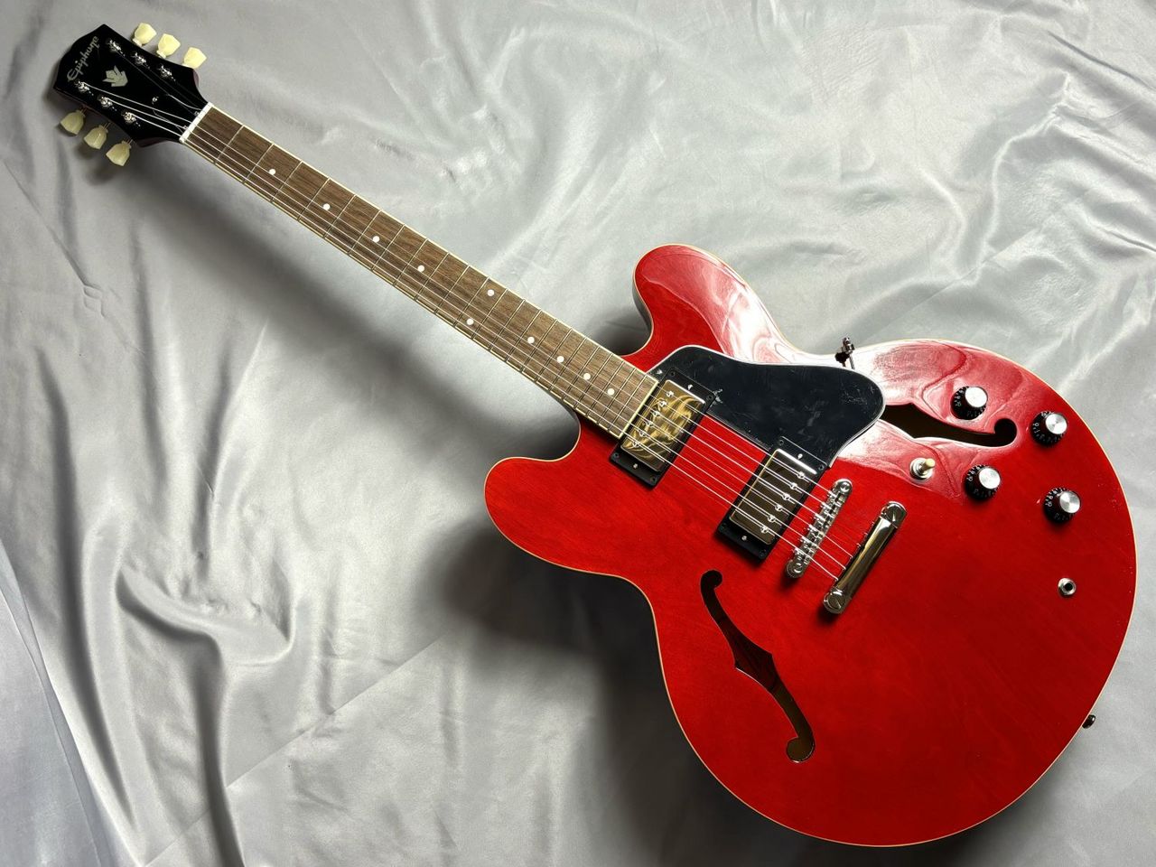 Epiphone ES-335 サンバースト Epiphone ES-335 Electric Guitar | zZounds