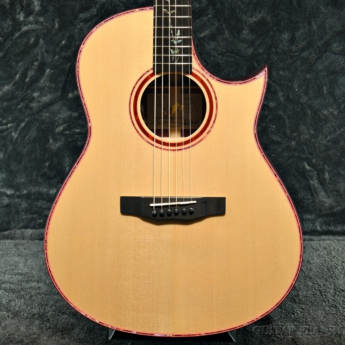 美品 Morris SS-30NAT ミニギター トップ単板 マホガニーボディ 美品 Morris SS-30NAT ミニギター トップ単板 マホガニーボディ