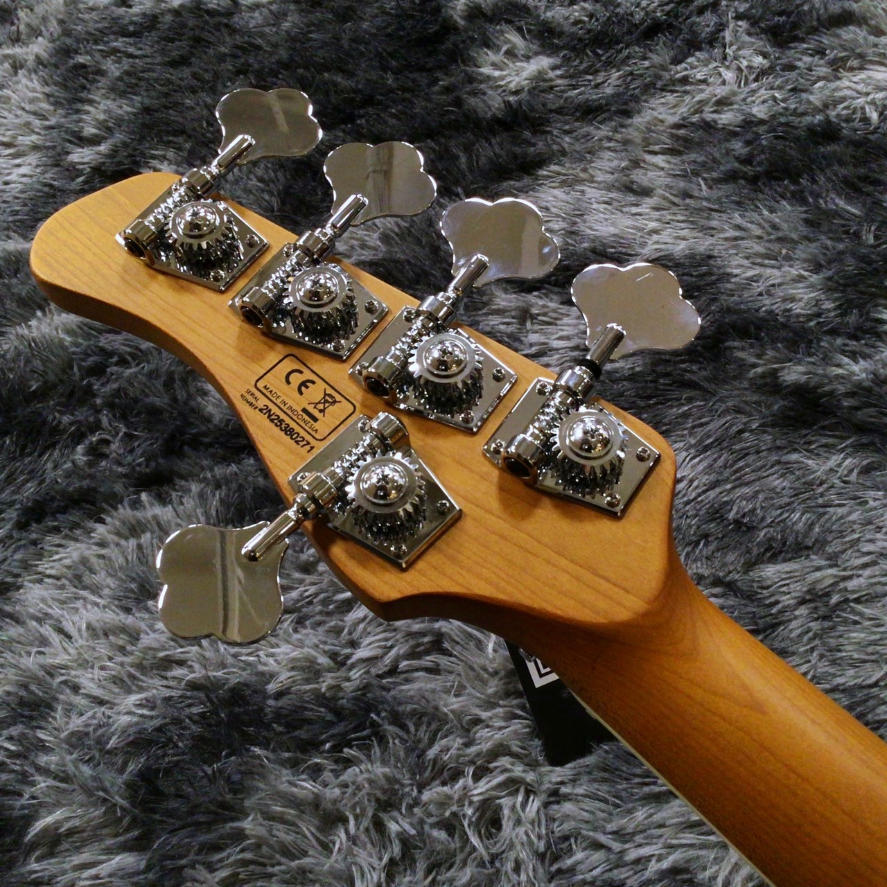 Sire Marcus Miller V8 5st NT (Natural)【マーカスミラー監修