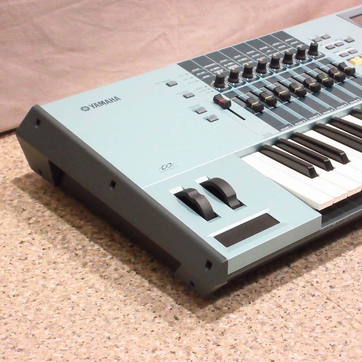 YAMAHA MOTIF XS7 