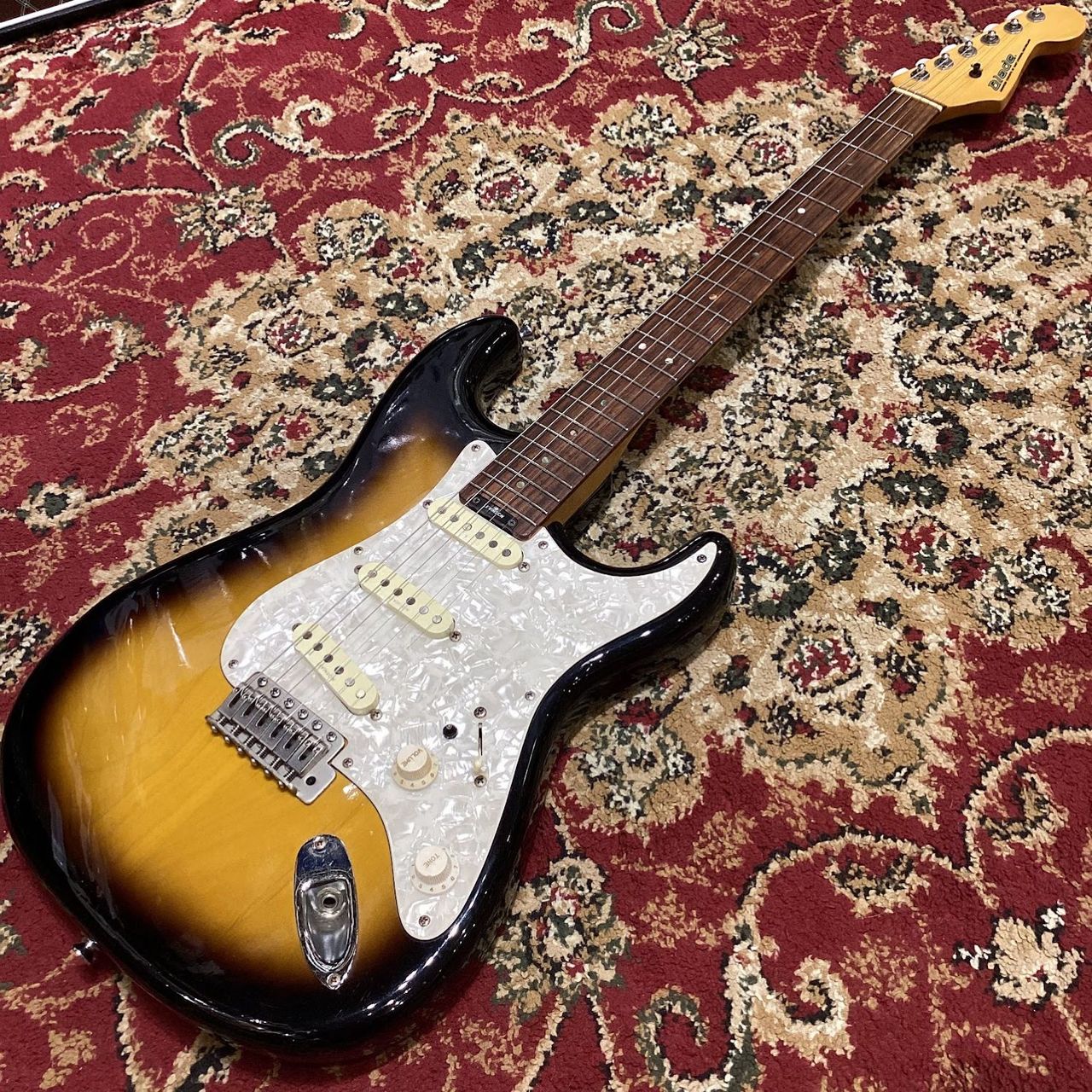 ★週末セール★BLADE LEVINSON エレキギター　SWITZERLAND ☆週末セール☆BLADE LEVINSON エレキギター SWITZERLAND