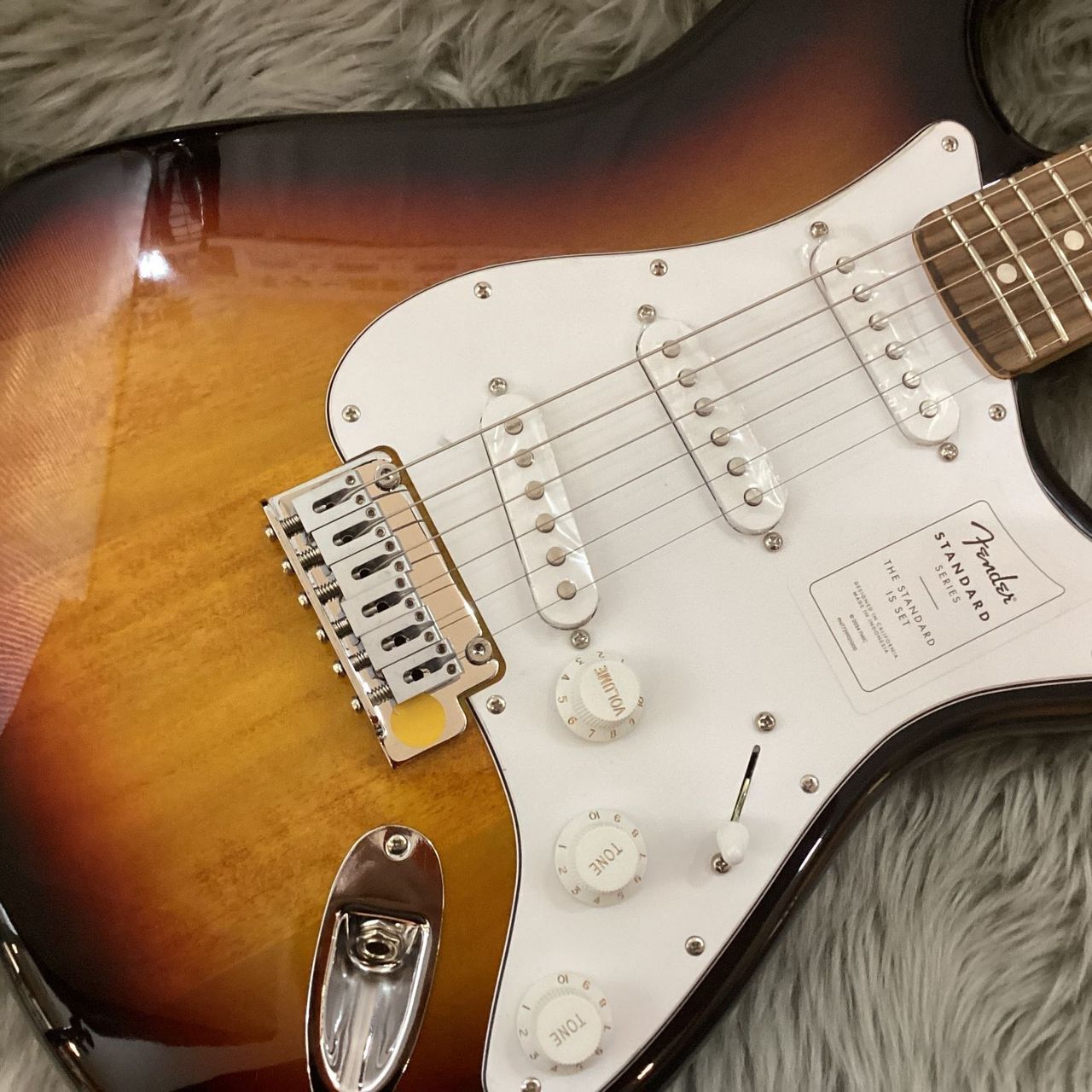 Fender Standard Stratocaster 3-Color Sunburst エレキギター