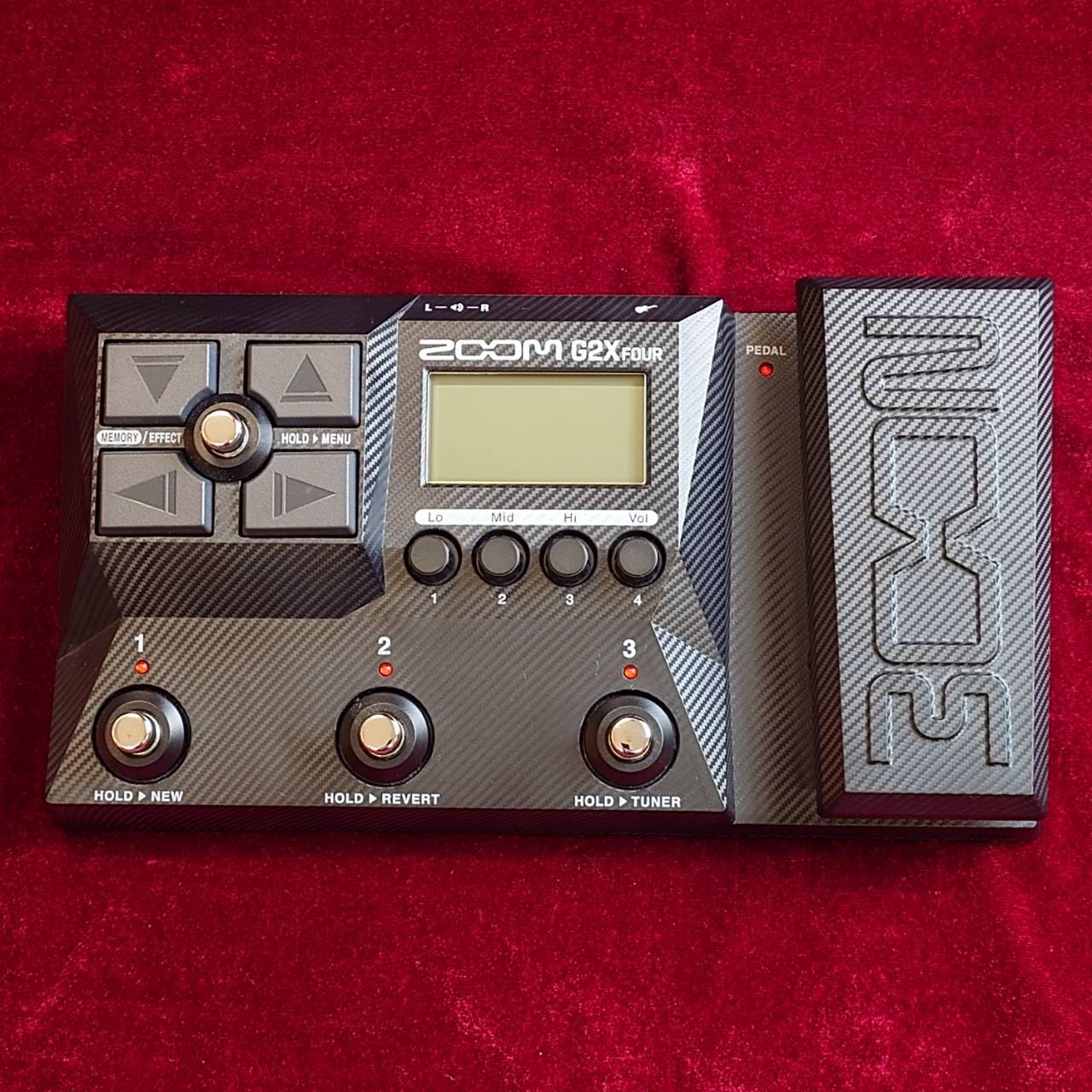 未使用　ZOOM G2X FOUR Zoom G2X Four Multi-Effects Processor With Expression Pedal Black