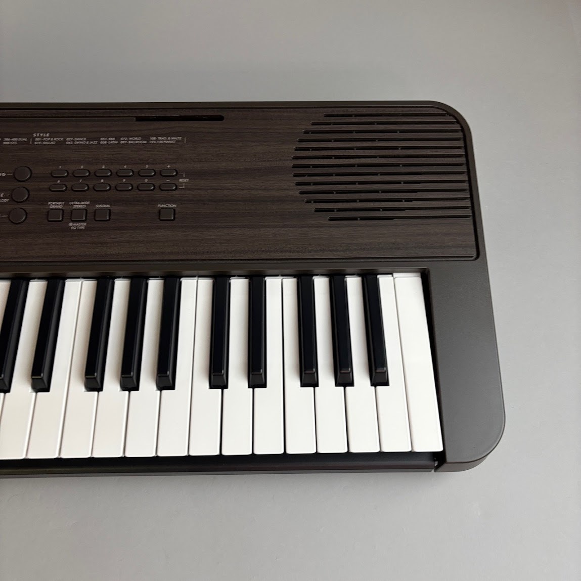 【美品】ヤマハ デジタルキーボードPSR-E360 ヤマハ | PSR-E360 - ポータブルキーボード - 概要