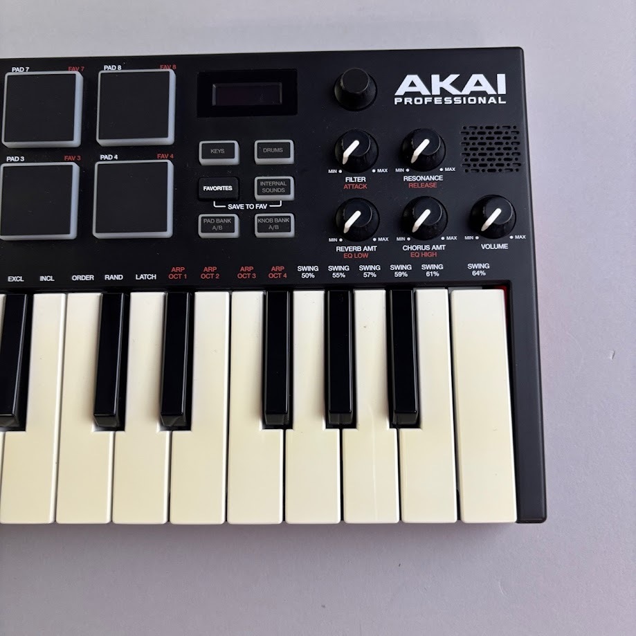 ＜AKAI MPK mini play＞中古 AKAI MPK mini Play（中古）【楽器検索デジマート】