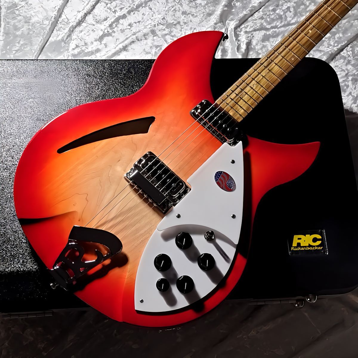 Rickenbacker 330 Fireglo ファイヤーグロウ セミアコースティックギター エレキギター（新品/送料無料）【楽器検索デジマート】