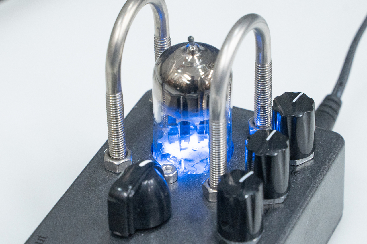ベース Beyond / Bass Wired 2S Blue LED new] Beyond / Beyond Tube Preamp Bass Wired 2S Blue LED
