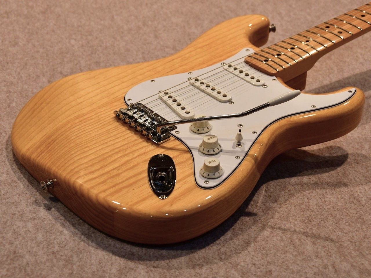 Fender Japan ST-71/ASH NAT Seymour Duncan ピックアップ！ The ST 71s