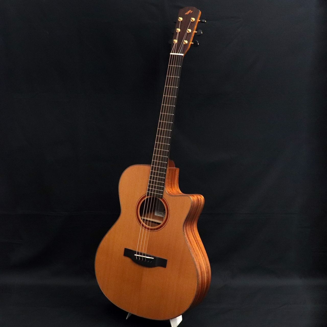 美品 Morris アコースティックギター S-92Ⅲ 日本製 単板 ケース付 美品 Morris アコースティックギター S-92Ⅲ 日本製 単板 ケース付