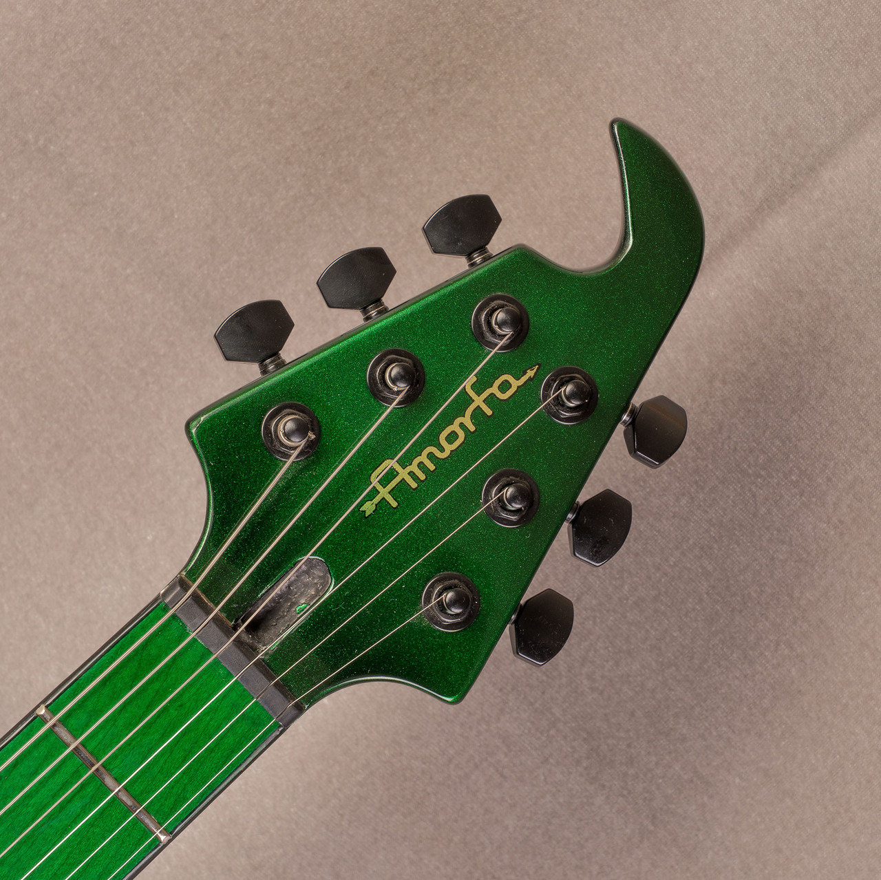 【まこと】カエルギター ヘッドレス7弦ギターを買いに行くメタルギタリスト - YouTube