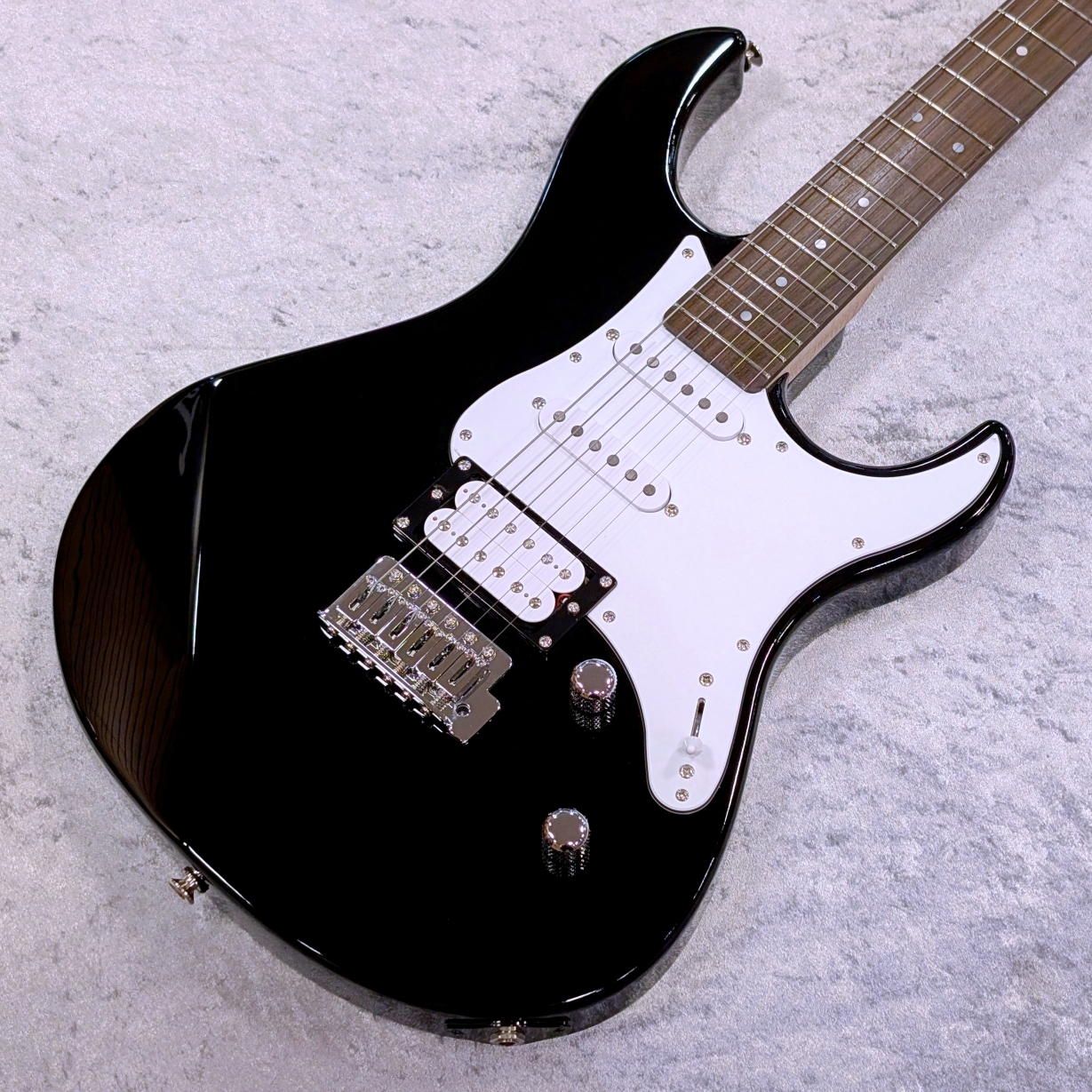 YAMAHA PACIFICA112V / ブラック(BL)（新品/送料無料）【楽器