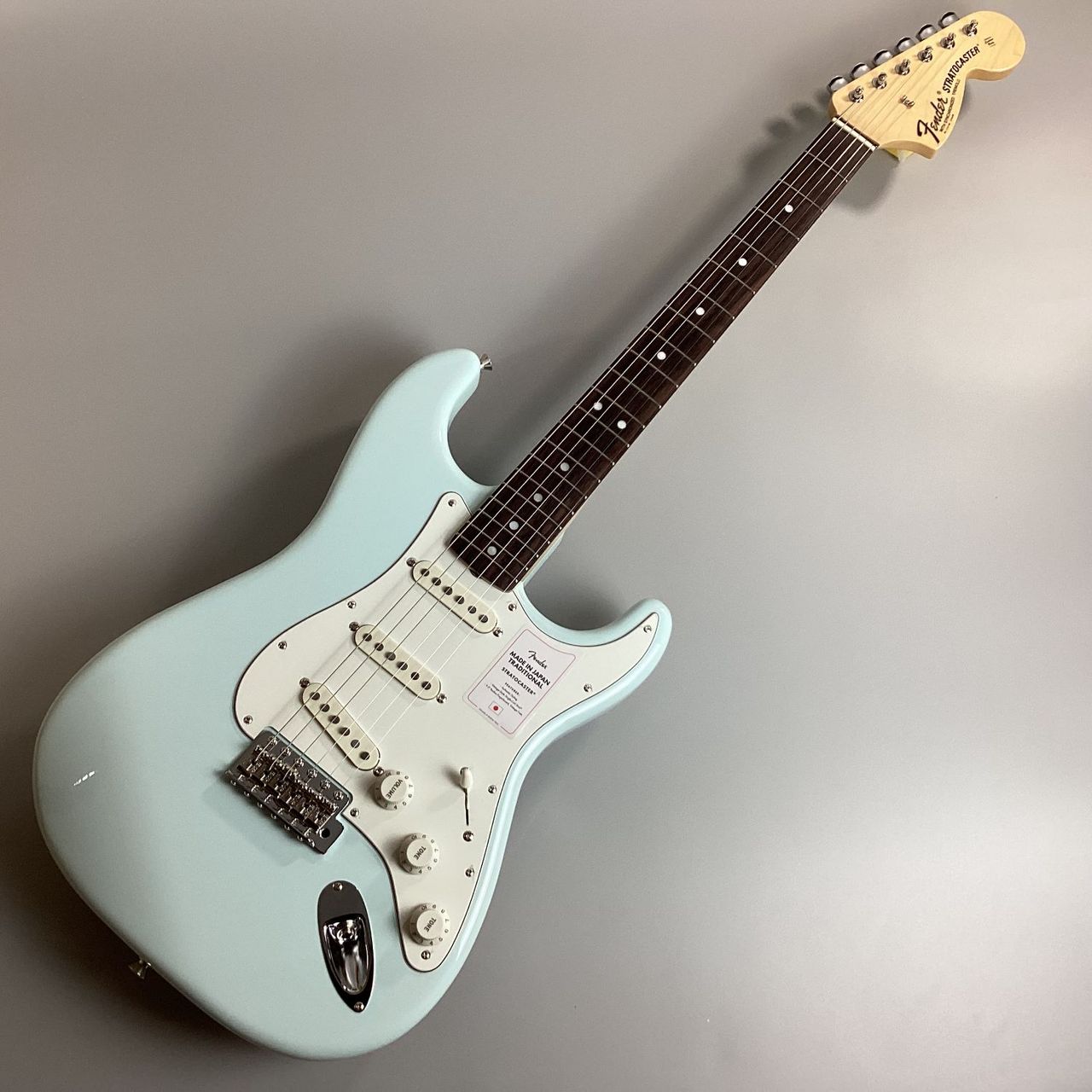 かわいい人気カラー　エレキギター　ストラトキャスター　ノーブランド　ほぼ未使用 Fender Made in Japan Traditional Late 60s Stratocaster Sonic