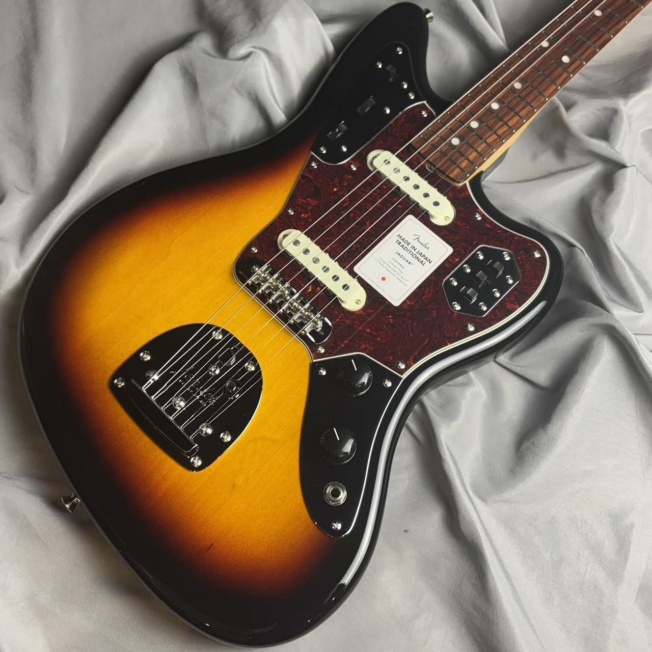 Fender Made in Japan Traditional 60s Jaguar Rosewood Fingerboard 3