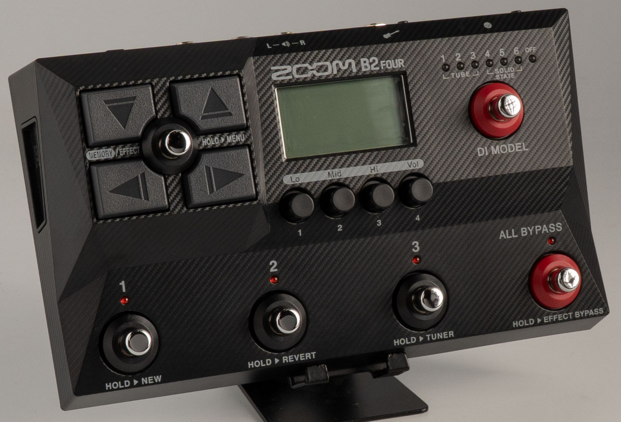 ZOOM B2 FOUR / Bass Effects & Amp Emulator（新品）【楽器検索