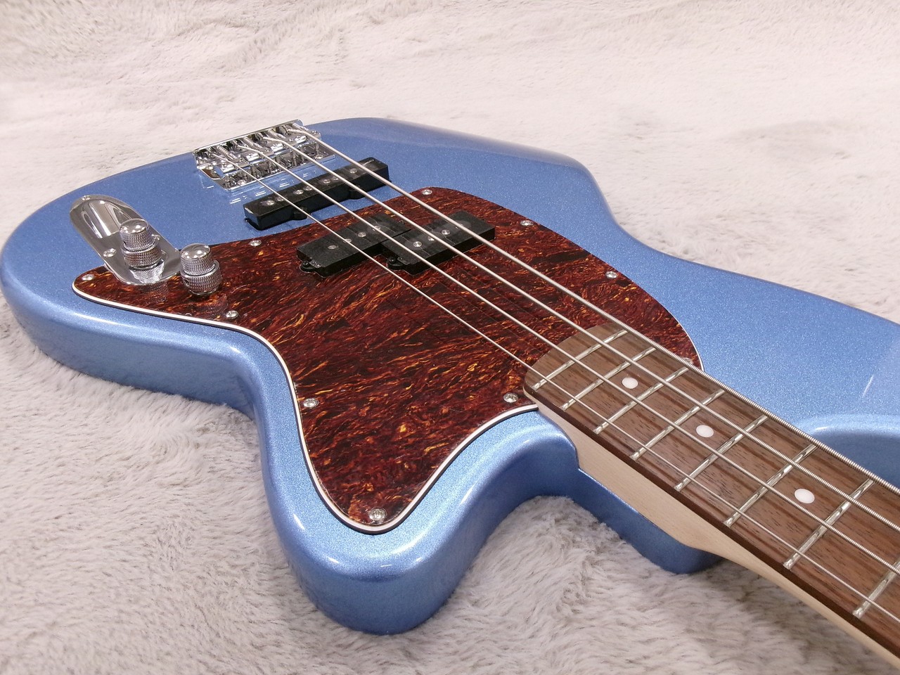 【美品】ibanez TMB100 アクティブベース ダイナミックでパンチのあるサウンド！【Ibanez】 TMB100 White エレキ