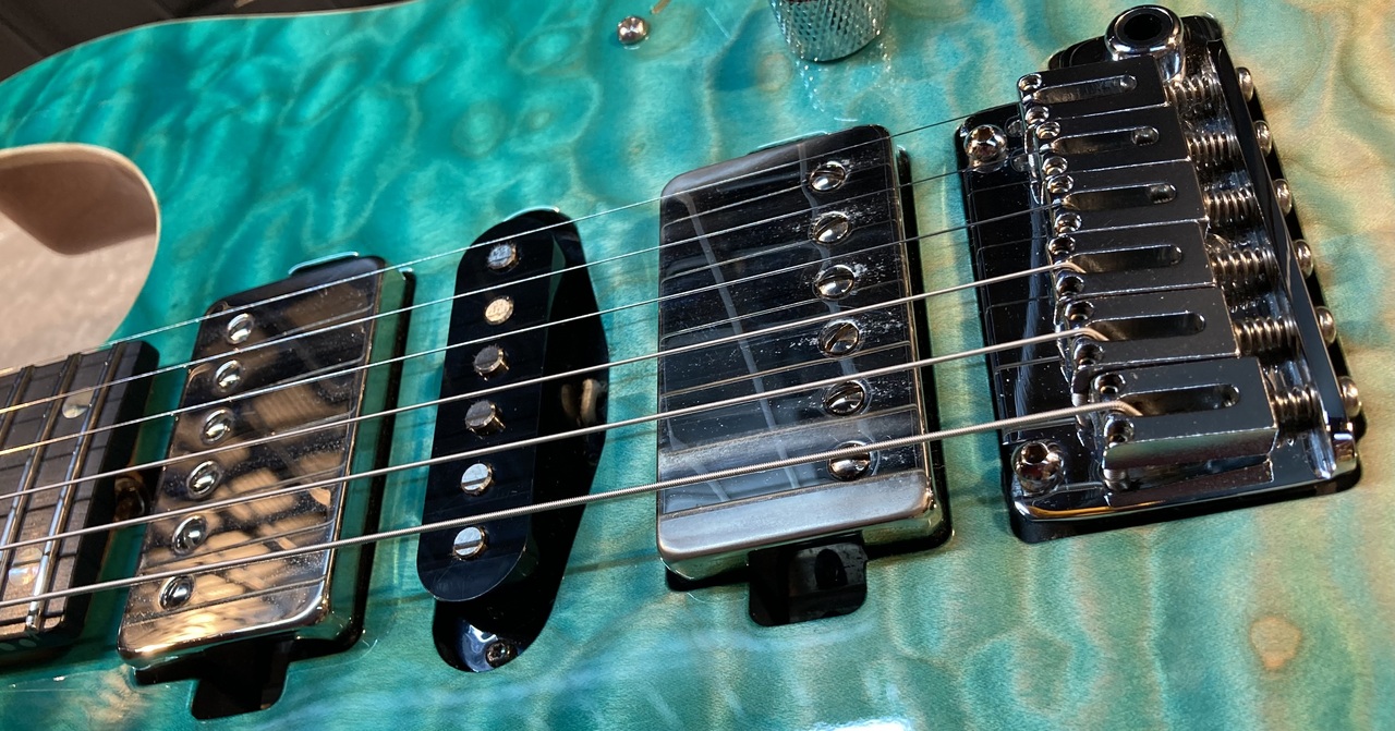 T's Guitars DST-Pro24 HSH 5A Quilt Maple Top Blue Bahama