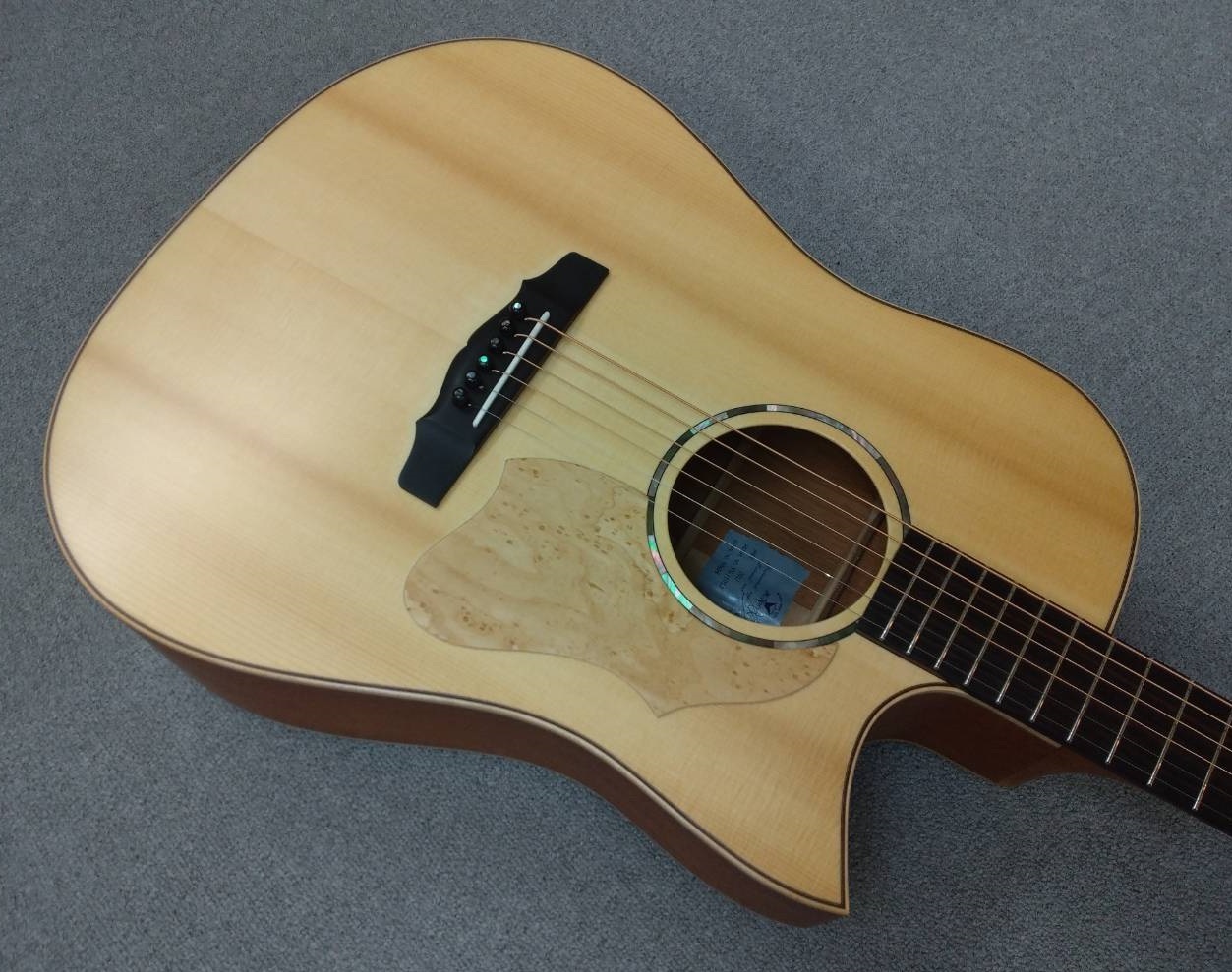 新品同様　K.Yairi 高級機シリーズ最高峰　オール単板手工品ハカランダ K.Yairi、日本総本店アコースティックギター専門店の