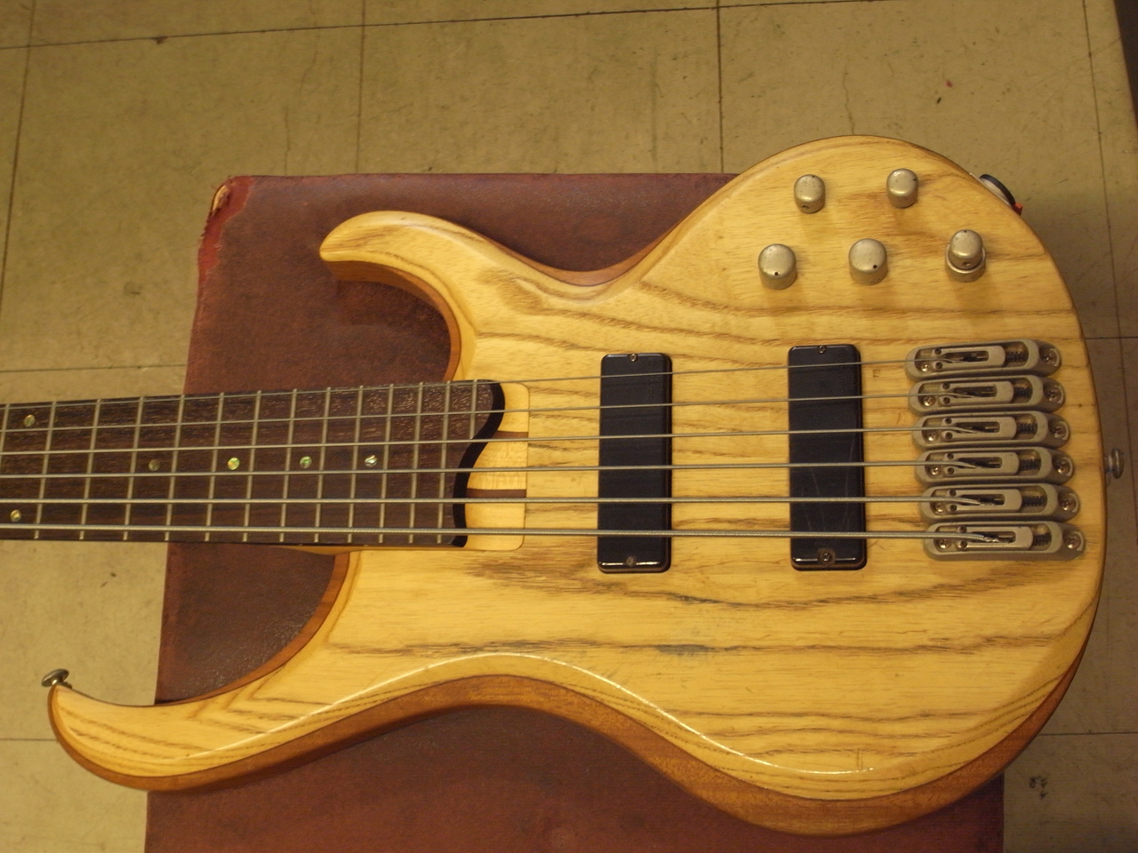 T*r様 エレキベース 6弦 ナチュラルウッド　ibanes btb556 Ibanez BTB556（中古）【楽器検索デジマート】