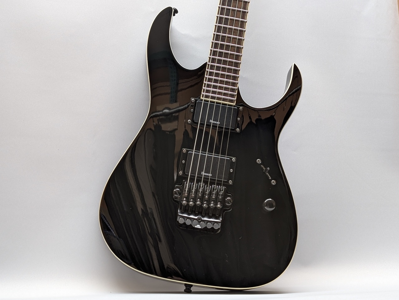 ギター ibanez mtm2 Ibanez MTM2 White (2011) - Signature Guitar - Mick Thomson