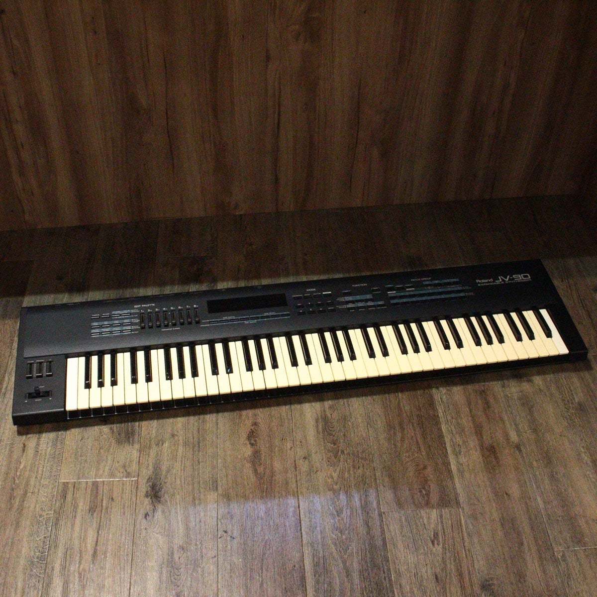 Roland JV-90 【SN 2F94291】 【渋谷店】【値下げ】