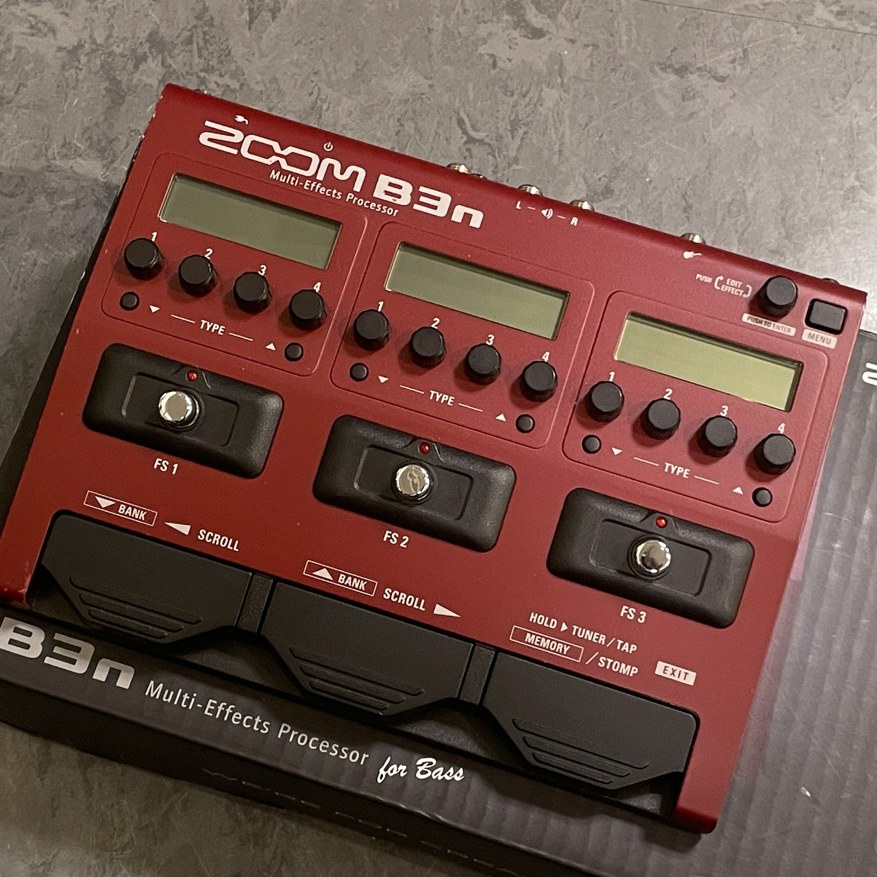 ZOOM B3 ベースエフェクター 箱 ＡＣアダプター 取説付き ZOOM B3 ベースエフェクター 箱 ACアダプター 取説付き ZOOM B3