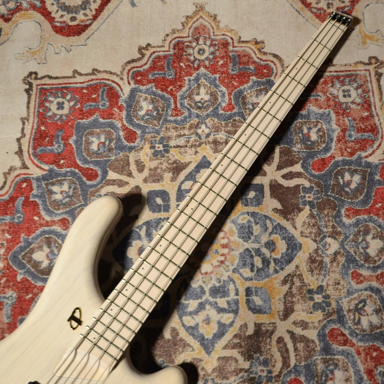 Tune HNB-4 4弦 Headless Ash TWH 【中古】（中古/送料無料
